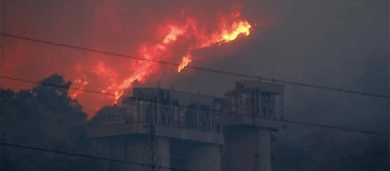 Φωτιά στην Τουρκία: Στις φλόγες τυλίχθηκε σταθμός παραγωγής ηλεκτρικής ενέργειας (φώτο-βίντεο)